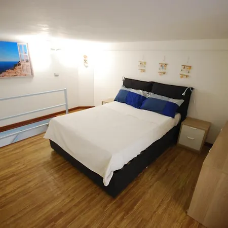 Loft Bed and Breakfast *